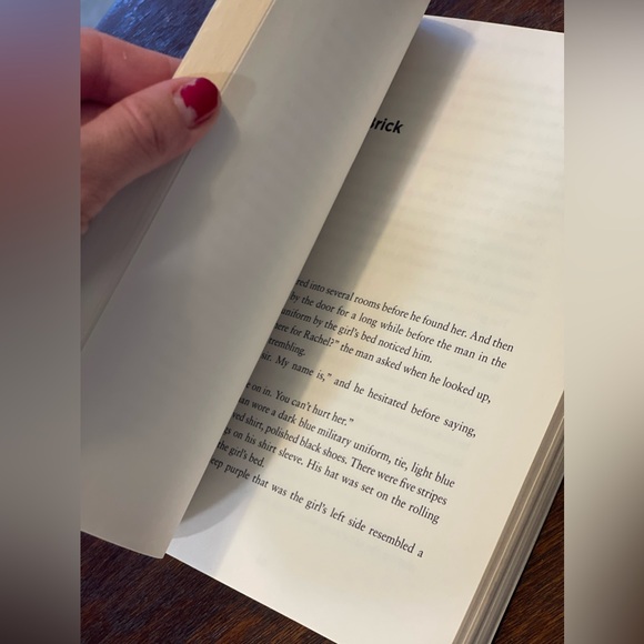 Book - Girl who fell from the sky - Picture 4 of 5